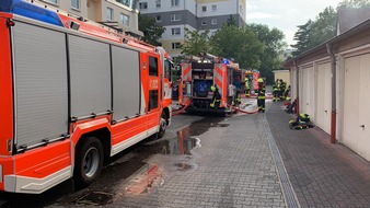 Feuerwehr Frankfurt am Main: FW-F: Dachstuhlbrand in Rödelheim