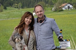 ZDF: Frühlingsgefühle mit Simone Thomalla / Drehstart für ZDF-"Herzkino"-Filme "Frühlingsgeheimnisse" und "Frühling mit Kopftuch" (FOTO)