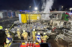 Freiwillige Feuerwehr Lehrte: FW Lehrte: Schwerer Fahrzeugbrand auf der A2 bei Lehrte am 26. Dezember 2025