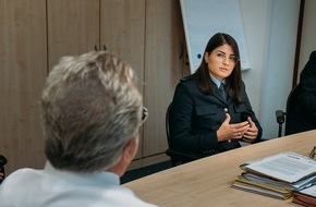 Bundespolizeipräsidium: BPOLP Potsdam: Bundespolizistin rettet mit Stammzellspende Leben. Präsident des Bundespolizeipräsidiums ruft zur Registrierung auf.