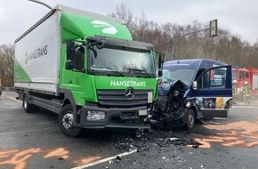 Polizeiinspektion Diepholz: POL-DH: --- Syke, Verkehrsunfall zwischen Transporter und Lkw ---