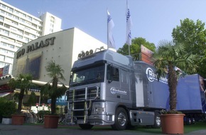 Bauknecht Hausgeräte GmbH: Bauknecht MegaTruck: Das Präsentationsfahrzeug der Superlative / MegaTruck feiert seine Premiere bei "Cook & Talk"