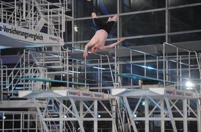 ProSieben: "TV total Turmspringen 2012": Täglich dreieinhalb Stunden Training für zwei Sekunden Sprung (BILD)