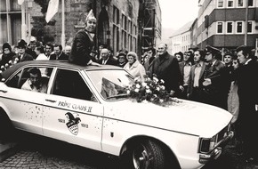 Ford-Werke GmbH: Närrisches Jubiläum: Ford unterstützt seit 60 Jahren den Karneval in Köln / Offizielle Fahrzeugübergabe und Besuch der Oldtimerwerkstatt in Niehl (mit Bild)