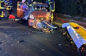 Polizeiinspektion Stade: POL-STD: Auto gerät in Kutenholz in den Gegenverkehr - ein Autofahrer schwer verletzt