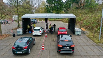 Feuerwehr Bergisch Gladbach: FW-GL: Impf-Drive-In der Feuerwehr Bergisch Gladbach