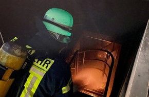 Feuerwehr Landkreis Leer: FW-LK Leer: Dreitägige Hitzeschlacht auf der Nesse Realbrandausbildung für rund 170 Feuerwehrleute auf dem Gelände der Kreisfeuerwehr Leer