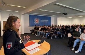 Polizeiakademie Niedersachsen: POL-AK NI: 200 neue Studierende starten an der Polizeiakademie Niedersachsen