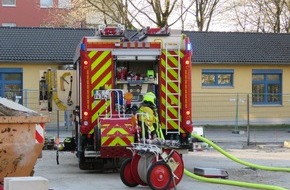 Feuerwehr Heiligenhaus: FW-Heiligenhaus: Klettergerüst brennt auf Spielplatz (Meldung 9/2020)