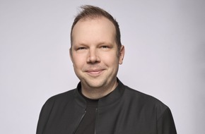 Sky Deutschland: Die beliebteste Stimme der Bundesliga bleibt bei Sky Sport: Wolff Fuss verlängert bis 2029