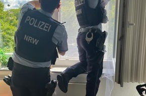 Polizei Bochum: POL-BO: 30 ungebetene Gäste: Seniorin (88) bittet Polizei um Hilfe nach "Wespeninvasion"
