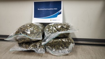 Bundespolizeidirektion Sankt Augustin: BPOL NRW: Vier Kilogramm Marihuana durch Kölner Bundespolizei beschlagnahmt