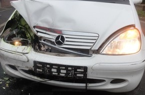 Polizei Düren: POL-DN: Autofahrerin prallt gegen geparkten Pkw - drei Personen leicht verletzt