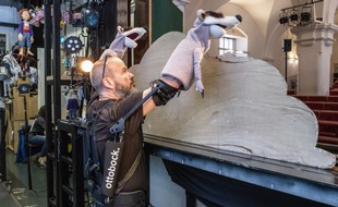 Ottobock SE & Co. KGaA: Exoskeleton takes strain off puppeteers