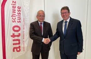 auto-schweiz / auto-suisse: Albert Rösti reprend le volant d'auto-suisse de François Launaz