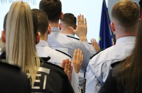 Polizeipräsidium Pforzheim: POL-Pforzheim: (PF) Pforzheim - 25 neue Polizistinnen und Polizisten für das Pforzheimer Polizeipräsidium
