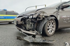 Polizeiinspektion Stade: POL-STD: Zwei Autofahrerinnen bei Unfall auf der Bundesstraße 73 in Stade verletzt, Einbrecher entwenden Werkzeug in Gauensiekermoor