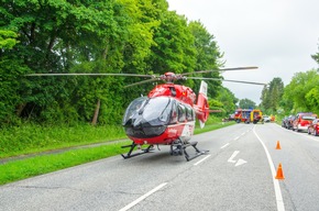 FW-RD: Verkehrsunfall auf der B203 Höhe Holzbunge - vier verletzte Personen Auf der Bundesstraße 203 in Höhe Holzbunge, sind zwei PKW frontal zusammengestoßen.