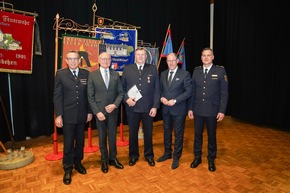 FW Paderborn: Zahlreiche Ehrungen bei der Jahreshauptversammlung der Gesamtwehr der Feuerwehr Paderborn