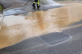 Feuerwehr Bergheim: FW Bergheim: Abschlussmeldung: Mehrere Einsätze nach Starkregenereignis in Bergheim-Büsdorf Schlamm von zwei Feldern abgerutscht - Zahlreiche Keller unter Wasser - Stundenlanger Einsatz der Feuerwehr