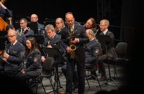 Kreispolizeibehörde Wesel: POL-WES: Moers - Das Landespolizeiorchester NRW spielte am Donnerstagabend (13.03.) Film- und TV-Melodien in der enni.eventhalle in Moers.