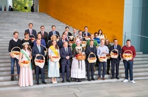 Deutschland - Mein Garten (eine Initiative der Bundesvereinigung der Erzeugerorganisationen Obst und Gemüse / BVEO): Zeit für deutsche Äpfel und eine Kabinettssitzung mit Biss