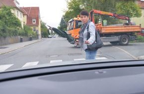 HUK-COBURG: Tipps für den Alltag: Achtung am Fußgängerüberweg / Auch wenn Passanten am Zebrastreifen Vorrang haben, dürfen sie sich ihr Vorrecht nicht erzwingen