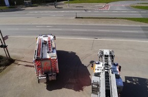 Feuerwehr Bottrop: FW-BOT: Verkehrsunfall in Feldhausen mit zwei verletzten Personen