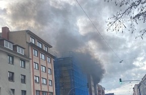 Feuerwehr Bremerhaven: FW Bremerhaven: Feuer in der Georgstraße konnte am Sonntag Vormittag schnell unter Kontrolle gebracht werden