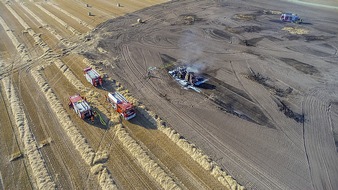 Feuerwehr Flotwedel: FW Flotwedel: Landkreisübergreifender Einsatz bei Flächenbrand zwischen Bröckel und Uetze