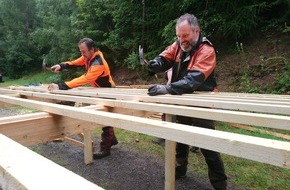 Bergwaldprojekt e.V.: Über 130 Freiwillige mit dem Bergwaldprojekt im Einsatz für eine naturnahe Waldentwicklung im Zukunftswald Unterschönau