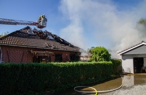 Kreisfeuerwehrverband Plön: FW-PLÖ: Ein Feuer hat am Donnerstagvormittag ein Einfamilienhaus in Sellin (Kreis Plön) vernichtet.