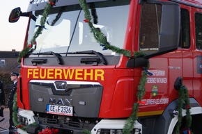 FW Wathlingen: &Uuml;bergabe eines Tankl&ouml;schfahrzeuges und eines Logistikanh&auml;ngers an die Ortsfeuerwehr Adelheidsdorf