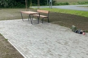 Kreispolizeibehörde Soest: POL-SO: Lippetal-Hovestadt - Bank und Tische entwendet