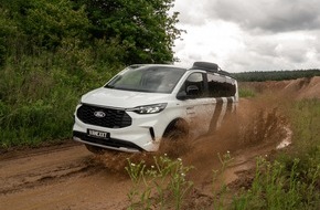 vanexxt Gmbh: Ab ins Gelände: Der Ford Tourneo Custom wird mit vanexxt zum Offroad-Camper