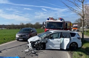 Kreisfeuerwehrverband Bodenseekreis e. V.: KFV Bodenseekreis: Verkehrsunfall: Feuerwehr befreit eingeklemmten Fahrer