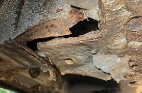 Polizei Mettmann: POL-ME: Polizei zieht verkehrsunsicheres Auto aus dem Verkehr - 2510103