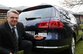 Deutsche Bundesstiftung Umwelt (DBU): DBU: Generalsekretär steigt auf Erdgas-Dienstwagen um (FOTO)