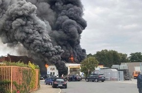 Polizei Mettmann: POL-ME: Autowerkstatt in Flammen - die Polizei ermittelt - Langenfeld - 2109135