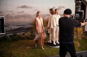 Marc Cain GmbH: Marc Cains neuer Fashion Film "How Wonderful" zur Saison Herbst/Winter 2021 spielt mit der Begegnung von zwei Welten