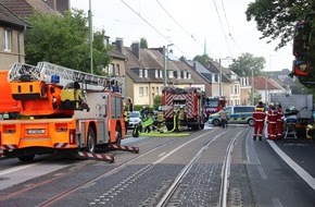 Feuerwehr Essen: FW-E: Zimmerbrand in einem Mehrfamilienhaus - keine Verletzten