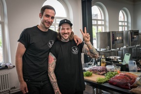 Wer gewinnt den 140.000-Euro-Foodtruck? Die &quot;Karawane der Köche&quot; mit Tim Mälzer und Roland Trettl ab Mittwoch, 7. September 2016, in SAT.1