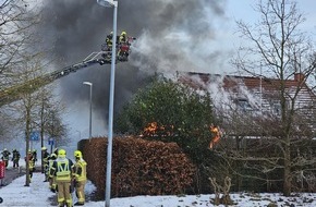 Kreisfeuerwehrverband Segeberg: FW-SE: Dachstuhlbrand eines Einfamilienhauses in Henstedt-Ulzburg