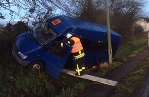 Feuerwehr Stolberg: FW-Stolberg: Verkehrsunfall mit Kleinbus und Ausgelöste Brandmeldeanlage in kurzer Folge