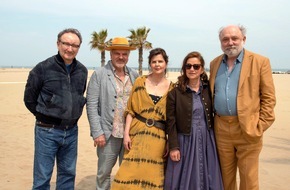 ARD Das Erste: "Rimini" (AT): Dreharbeiten mit Karl Fischer, Rainer Bock, Bernhard Schütz, Lena Stolze, Miriam Maertens u. a. / Abenteuerliche Spritztour alter Freunde zum Sehnsuchtsort ihrer Jugend