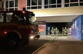 Feuerwehr Hattingen: FW-EN: Gemeldeter Feuerschein im Schulgebäude