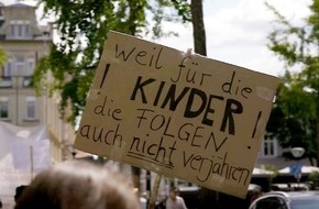 ZDFinfo: Dunkelfeld: ZDFinfo-Doku über Kindesmissbrauch in Deutschland