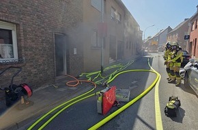 Feuerwehr Grevenbroich: FW Grevenbroich: Schnelles Eingreifen der Grevenbroicher Feuerwehr bei Kellerbrand verhindert gro&szlig;en Schaden / W&auml;schetrockner in Brand geraten