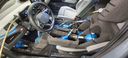 ADAC: Keine Gefahr durch Elektrosmog bei E-Autos / Große Studie mit ADAC Beteiligung nun abgeschlossen / Alle elf untersuchten E-Autos zeigen keine Auffälligkeiten bei der Fahrt oder beim Laden