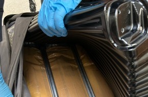 Hauptzollamt Landshut: HZA-LA: Mit 12 Kilogramm Heroin im Zug auf Reisen Zoll zieht Heroin mit Straßenverkaufswert von über 600.000 Euro aus dem Verkehr